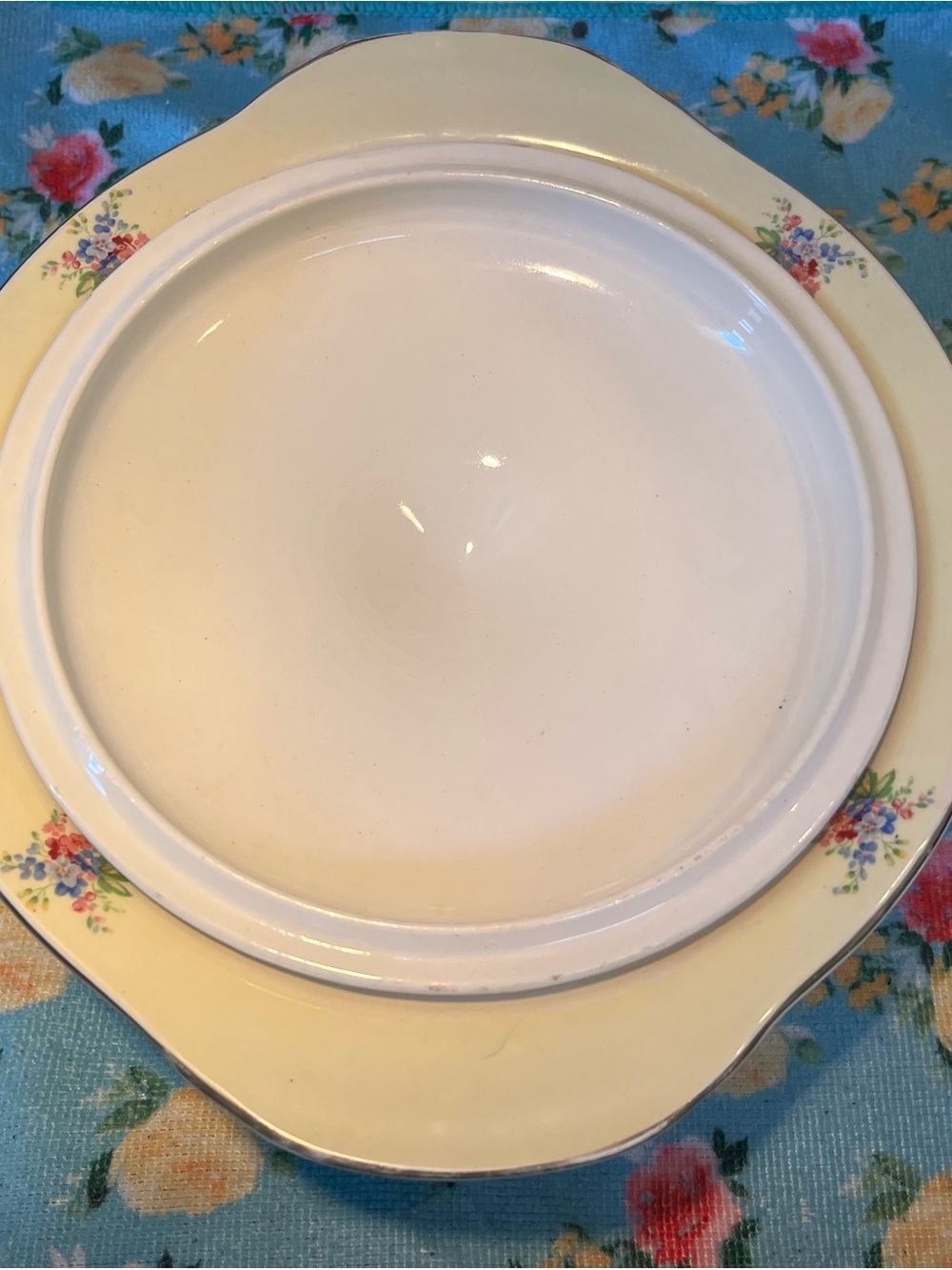 Woods Ivory Ware England casserole with lid - Picture 5 of 8